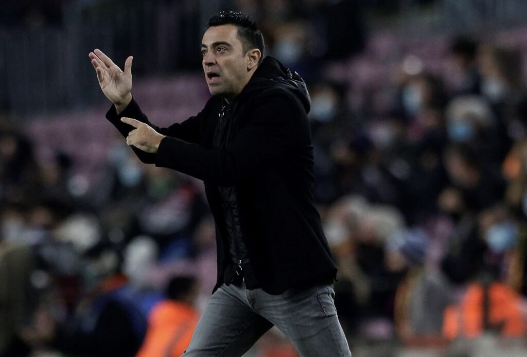 تشافي يقترب من نابولي… خطوة قد تعيد إشعال ثورة الكرة الجميلة في “الجنوب الإيطالي