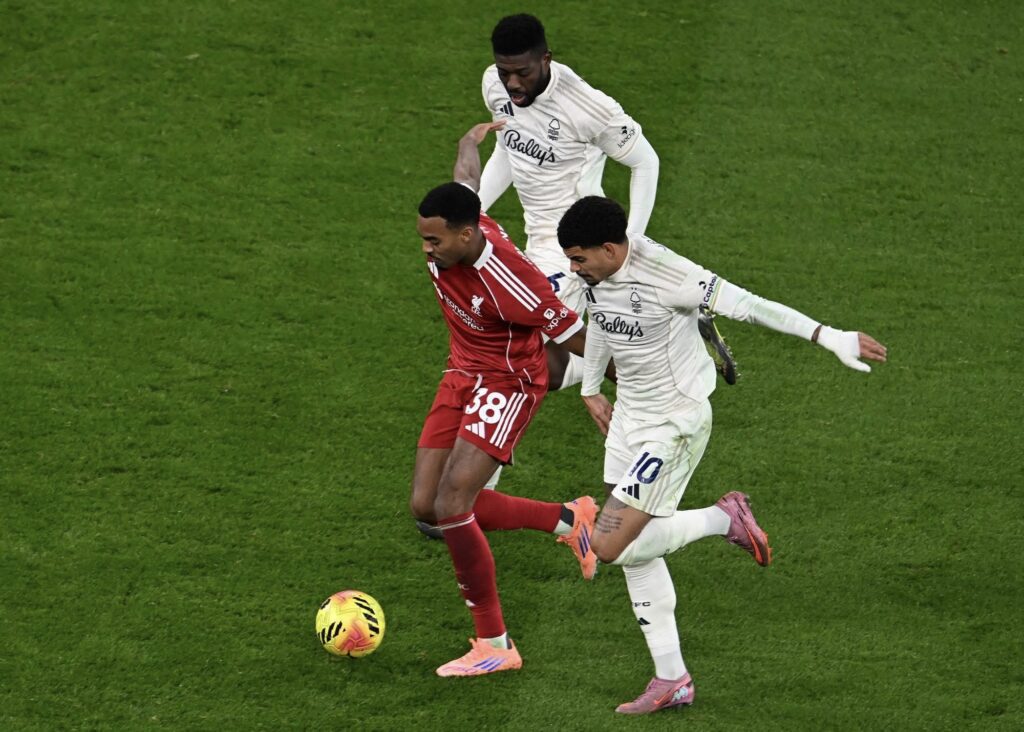 نوتنغهام فورست يصدم ليفربول بثلاثية مدوية في قلب الأنفيلد