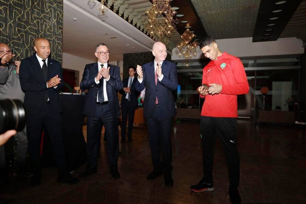 جياني إنفانتينو يزور معسكر المغرب لتكريم أشرف حكيمي