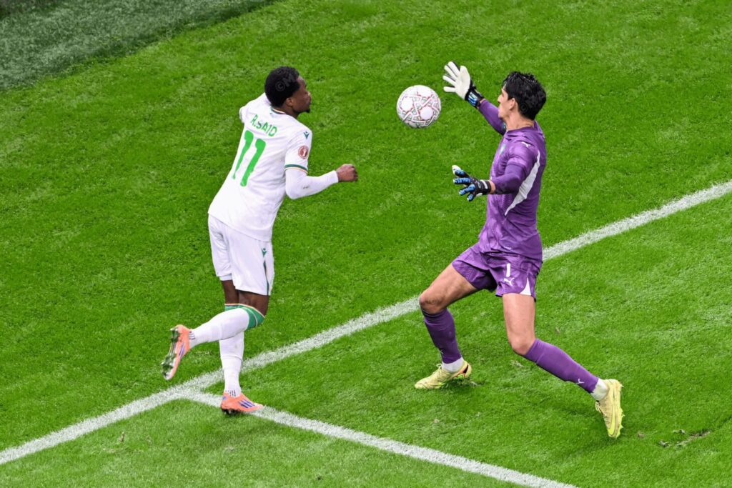 بونو يصنع التاريخ: أول حارس مغربي يحافظ على شباكه نظيفة