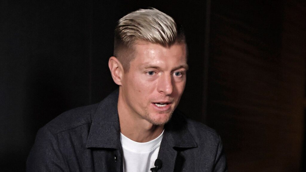 توني كروس يتحدث عن مسيرته الذهبية: ريال مدريد، البرنابيو، وكريستيانو رونالدو الأفضل على الإطلاق