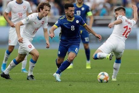 الرجاء يعزز وسط الميدان بصفقة دولية