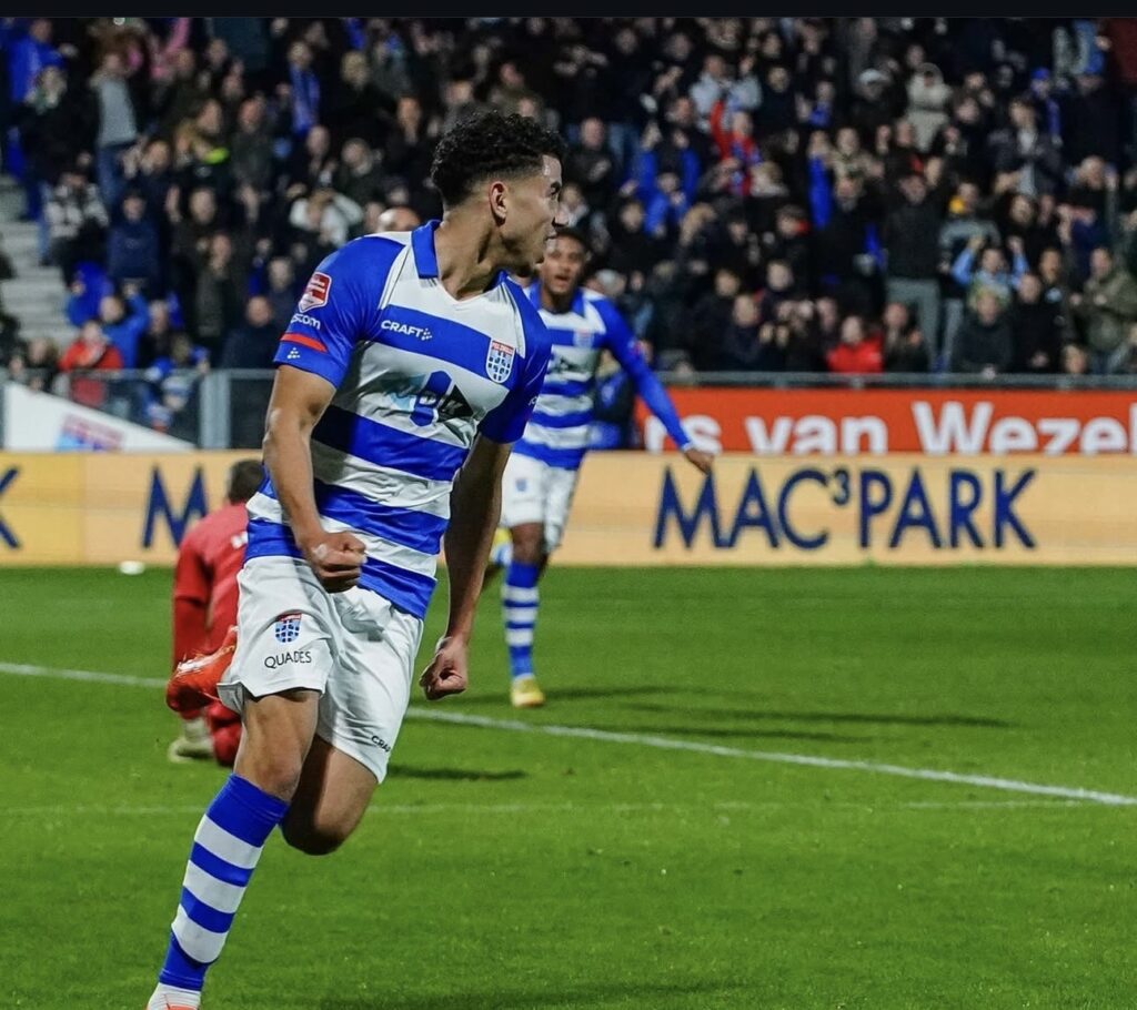 لاعب بارز  مغربي يعتزل كرة القدم في سن 22