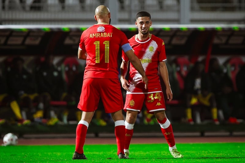 الوداد يضرب بالخماسية والرجاء ينتصر بميدانه.. جولة 13 تشعل صراع الصدارة