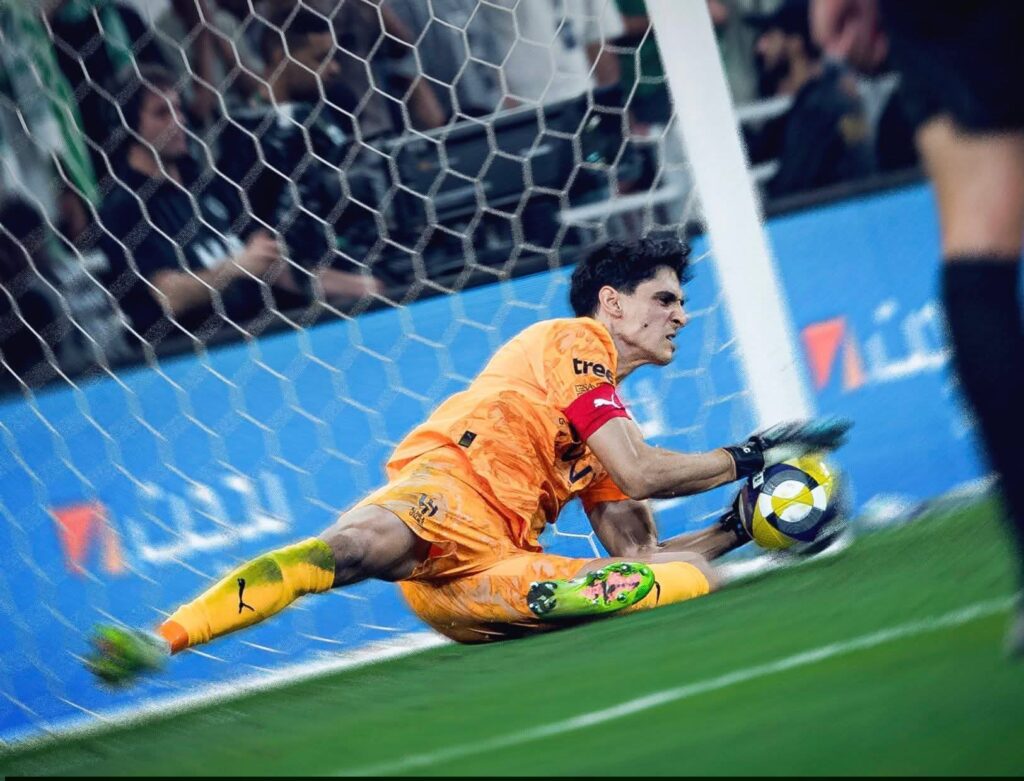 بونو يتوهج… ويقود الهلال إلى نهائي الكأس في ليلة تفوق فيها على ميندي