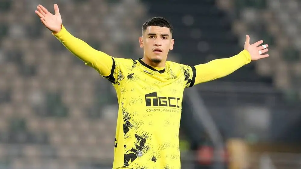 المغرب الفاسي يمدد عقد نجمه سفيان بنجديدة