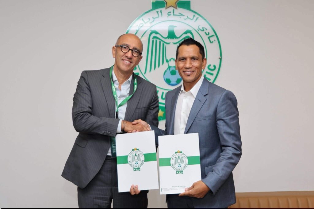 الرجاء الرياضي ينهي ارتباطه بفادلو دايفيدس بالتراضي