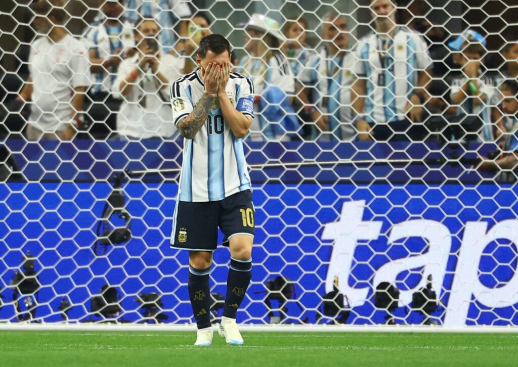 ميسي يهدر… ثم يرد بقوة ويعتلي عرش هدافي كأس العالم