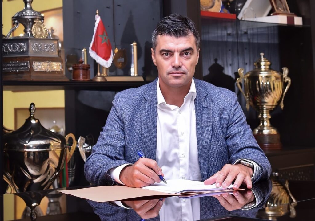 الجيش الملكي يراهن على الخبرة الإفريقية ويعين البرتغالي بيدرو كونسالفيس مدربًا للفريق